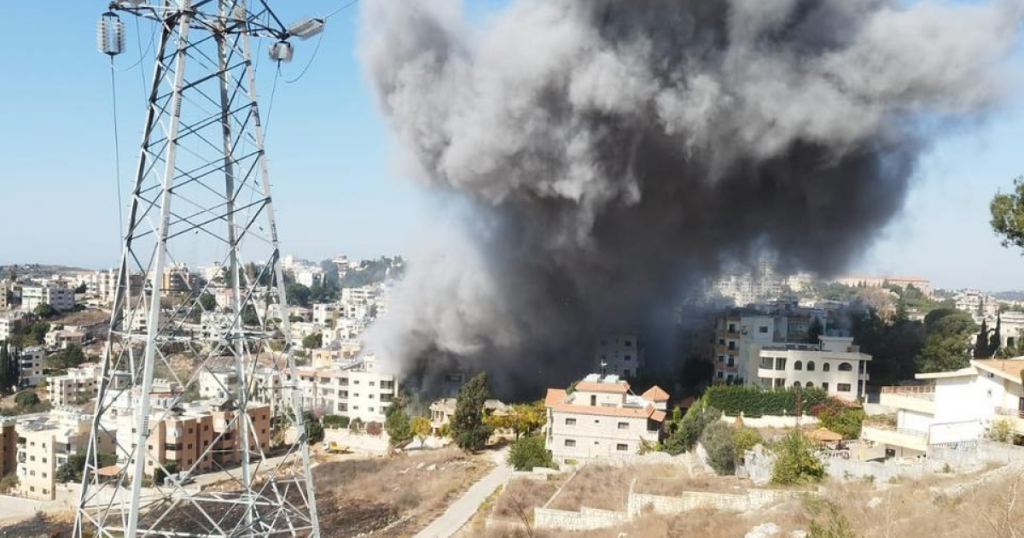 غارات مكثّفة على لبنان.. حزب الله يهاجم مقر الاستخبارات في صفد