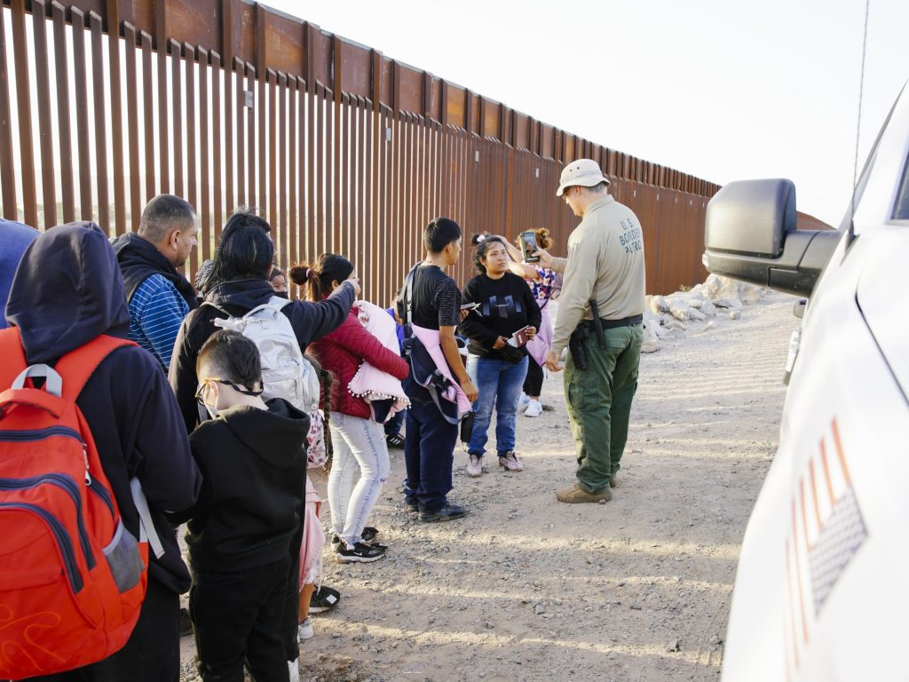 نيويورك تايمز: انتخابات 2024 نهاية نظام اللجوء لأميركا