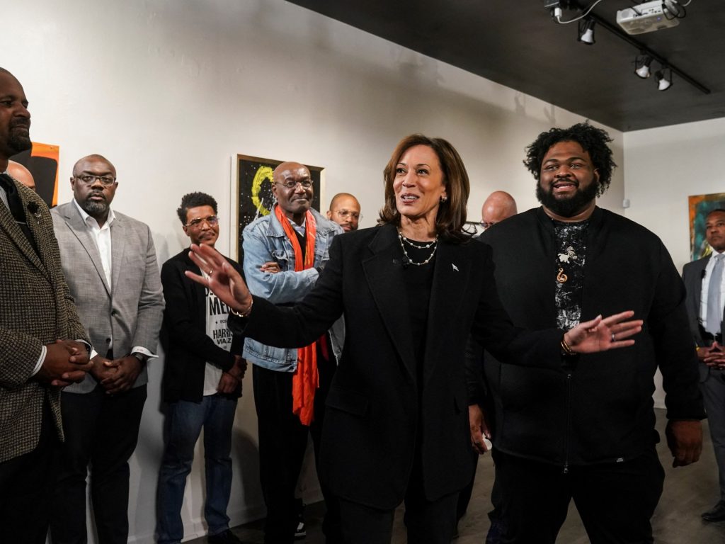 لماذا فقد الديمقراطيون دعم السود؟ 3 نظريات تفسر الأسباب