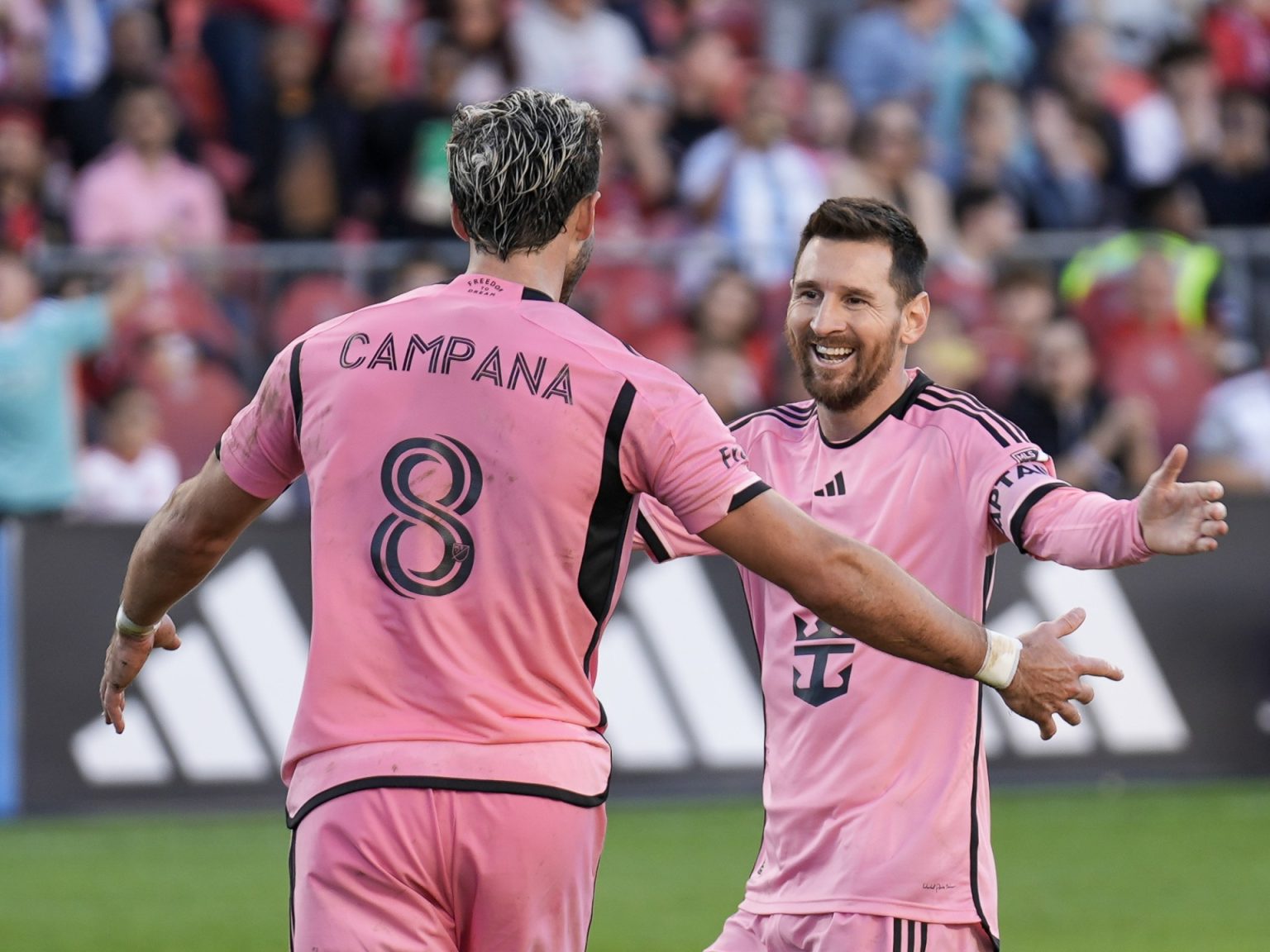 ميسي يقود إنتر ميامي لرقم قياسي في الدوري الأميركي