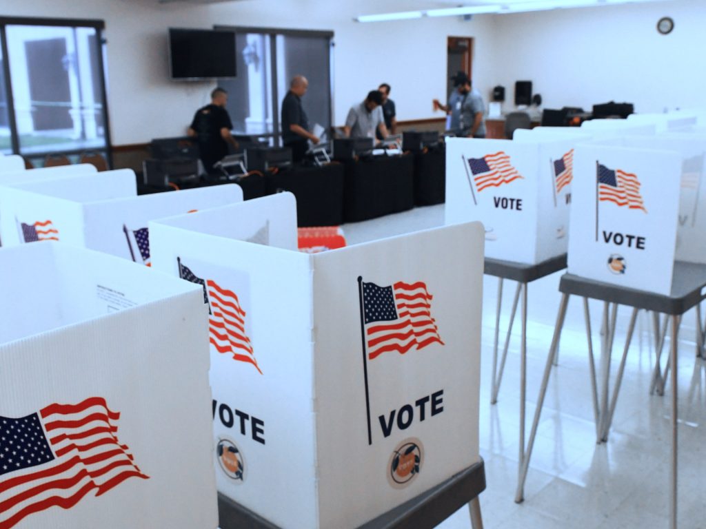 واشنطن تعرض مكافأة مقابل معلومات عن “متدخلين روس” بانتخاباتها