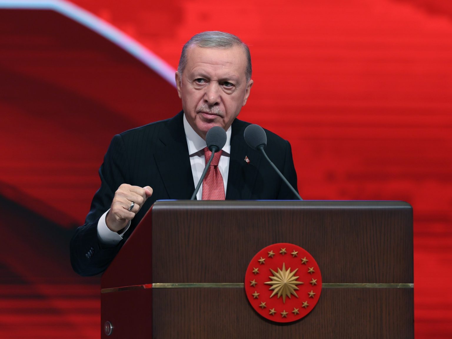 أردوغان يعد بمنظومة “القبة الفولاذية” للدفاع عن بلاده