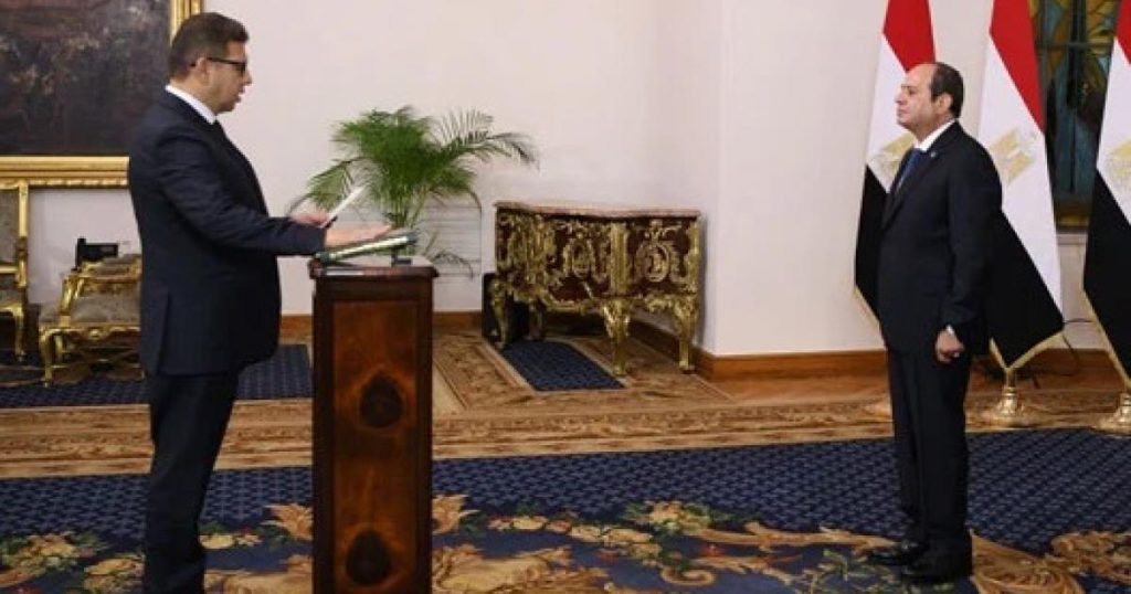خلفًا لعباس كامل.. الرئيس المصري يعين رئيسًا جديدًا للمخابرات العامة