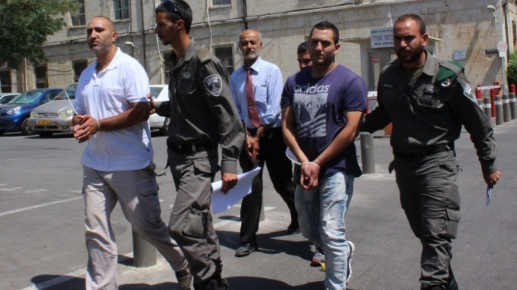 الاحتلال يعتقل عشرات الفلسطينيين بالقدس