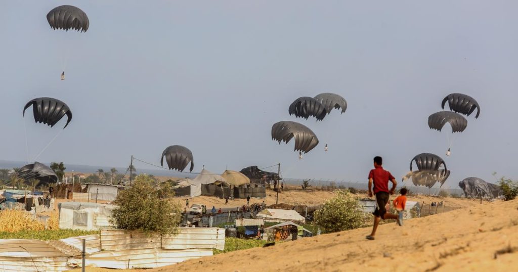 إسرائيل توقف فحص استيراد الأغذية.. إنزال جوي للمساعدات بمواصي خانيونس