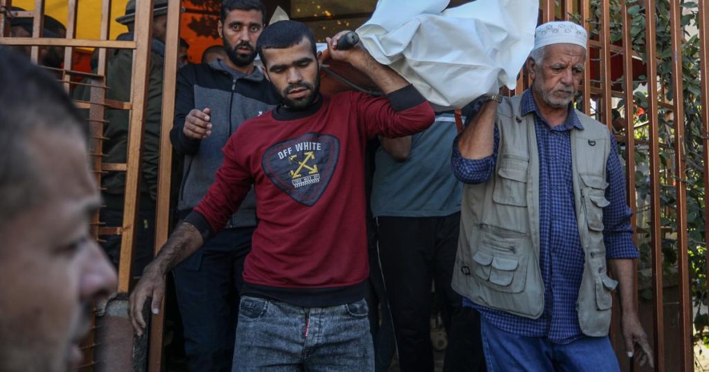 مدفعية الاحتلال أعدمت 7 منهم.. 26 شهيدًا في قصف إسرائيلي على غزة