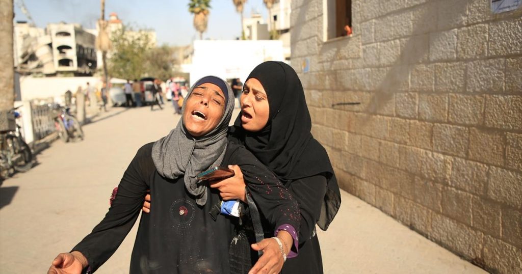 قصف لا يتوقف وشهداء في غزة.. حماس: اقتحام مشفى كمال عدوان جريمة حرب