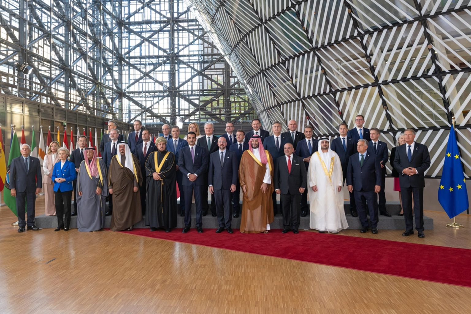 القمة الخليجية الأوروبية تدعو لوقف حرب غزة ولبنان وتدعم حل الدولتين