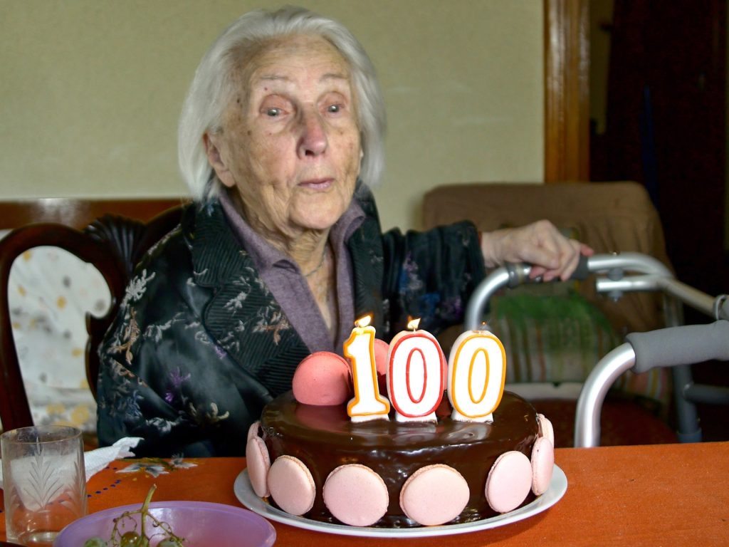 “اقتصاد إطالة العمر”.. كم يدفع مليارديرات العالم ليعيشوا أكثر؟