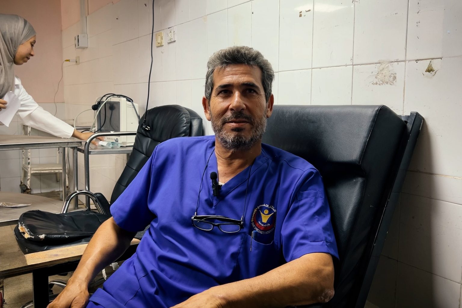 كسروا أسناني.. طبيب فلسطيني يروي تفاصيل مرعبة عن ظروف اعتقاله