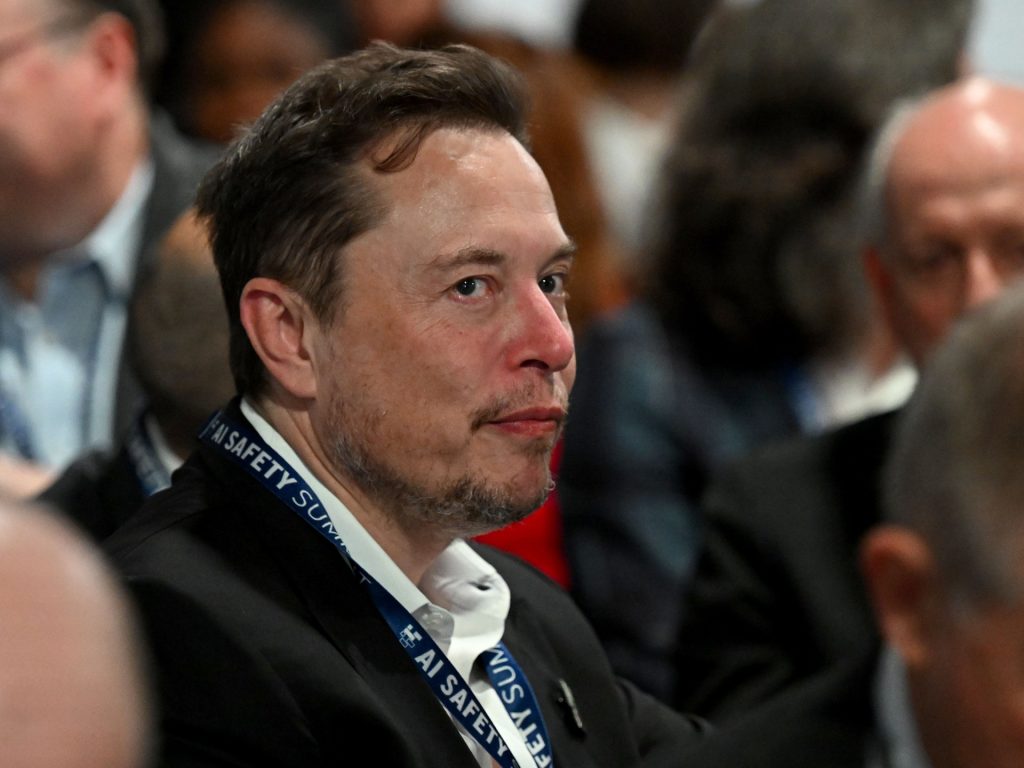 واشنطن بوست: ماسك عمل بشكل غير قانوني في أميركا