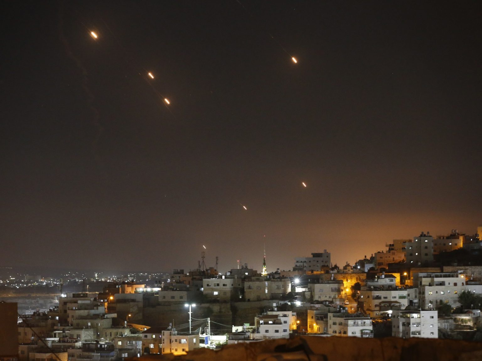 صحف عالمية: إيران وإسرائيل أكثر استعدادا للمخاطرة بصراع مباشر