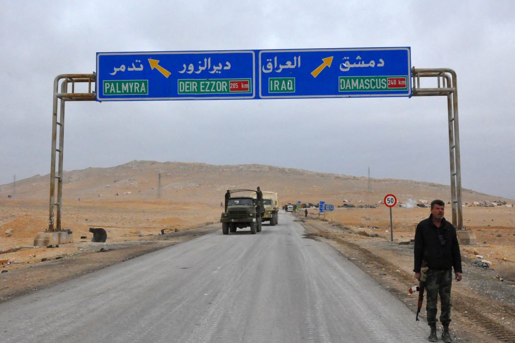 انفجارات في محيط مطار تدمر العسكري وسط سوريا