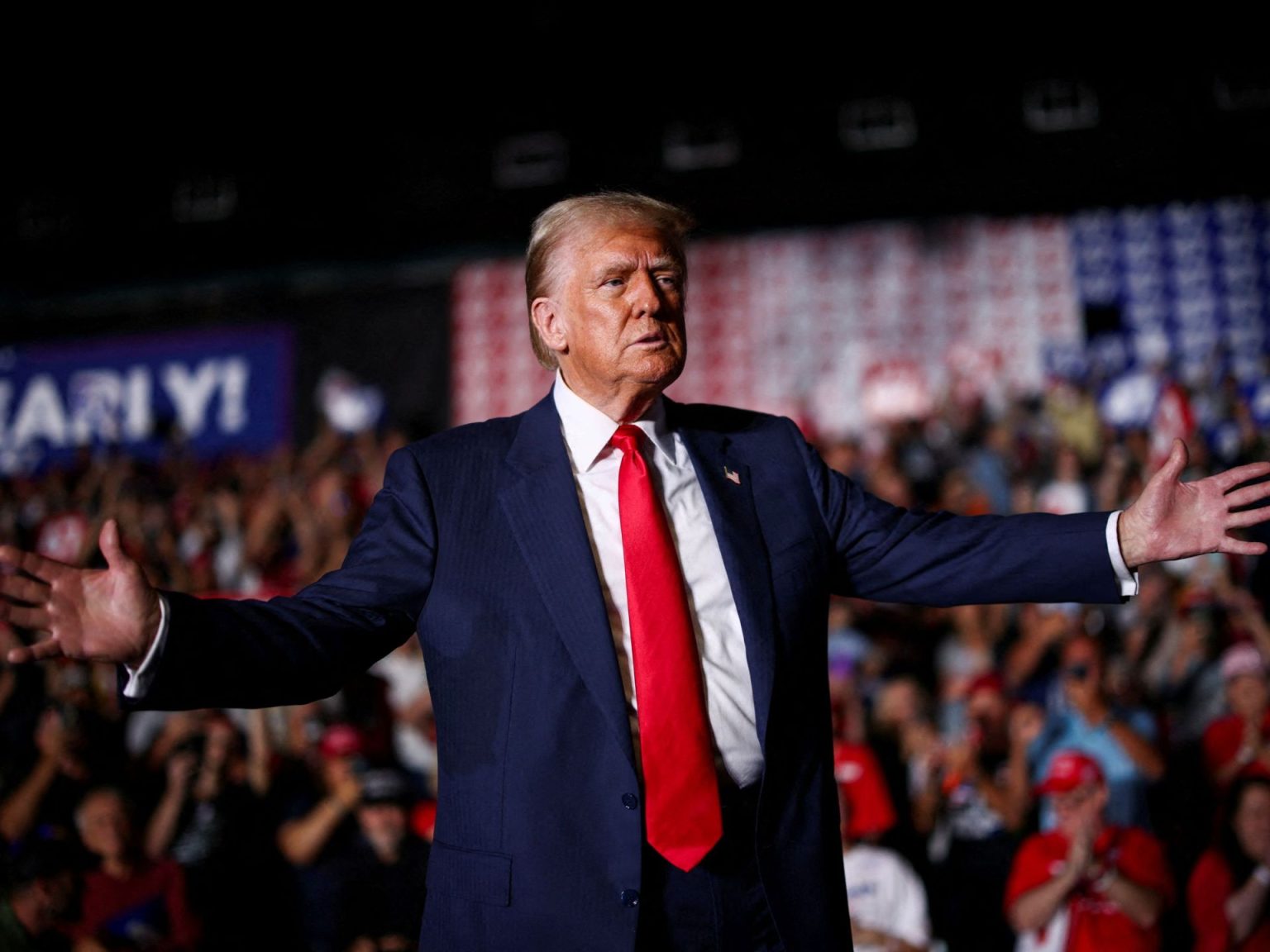 فايننشال تايمز: احتمالات فوز ترامب تضغط على الأسهم الأوروبية