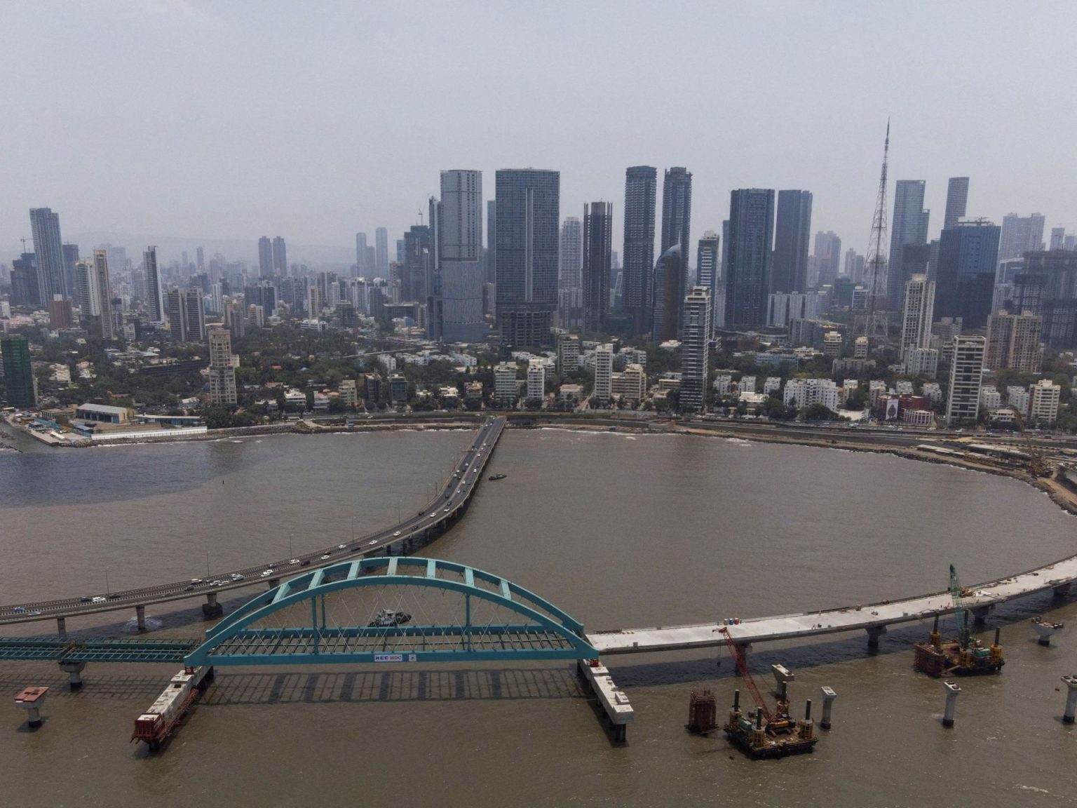 تراجع الإنتاج الصناعي في الهند لأول مرة منذ عامين