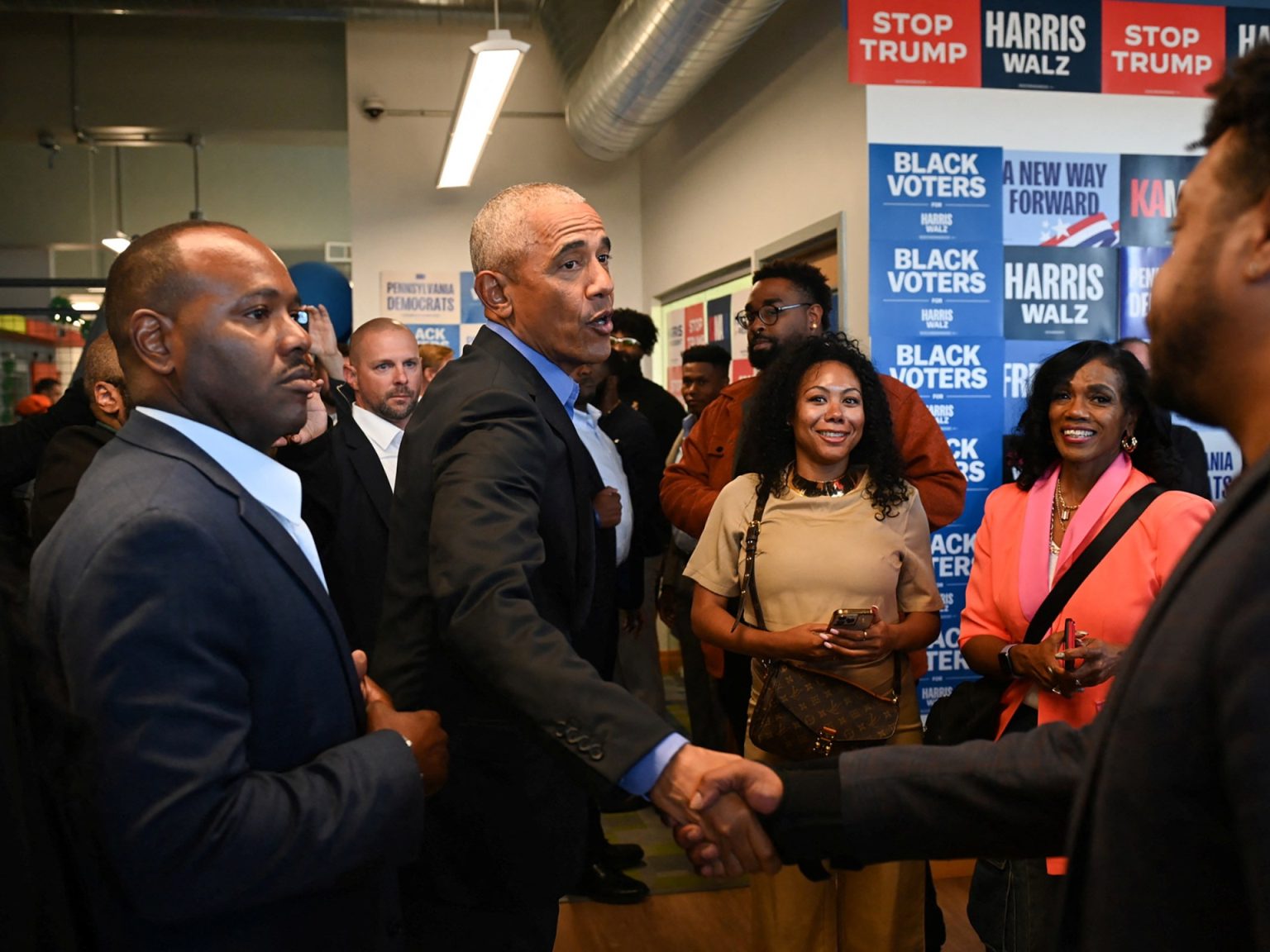 هكذا أهان أوباما الناخبين السود لكسب ود هاريس