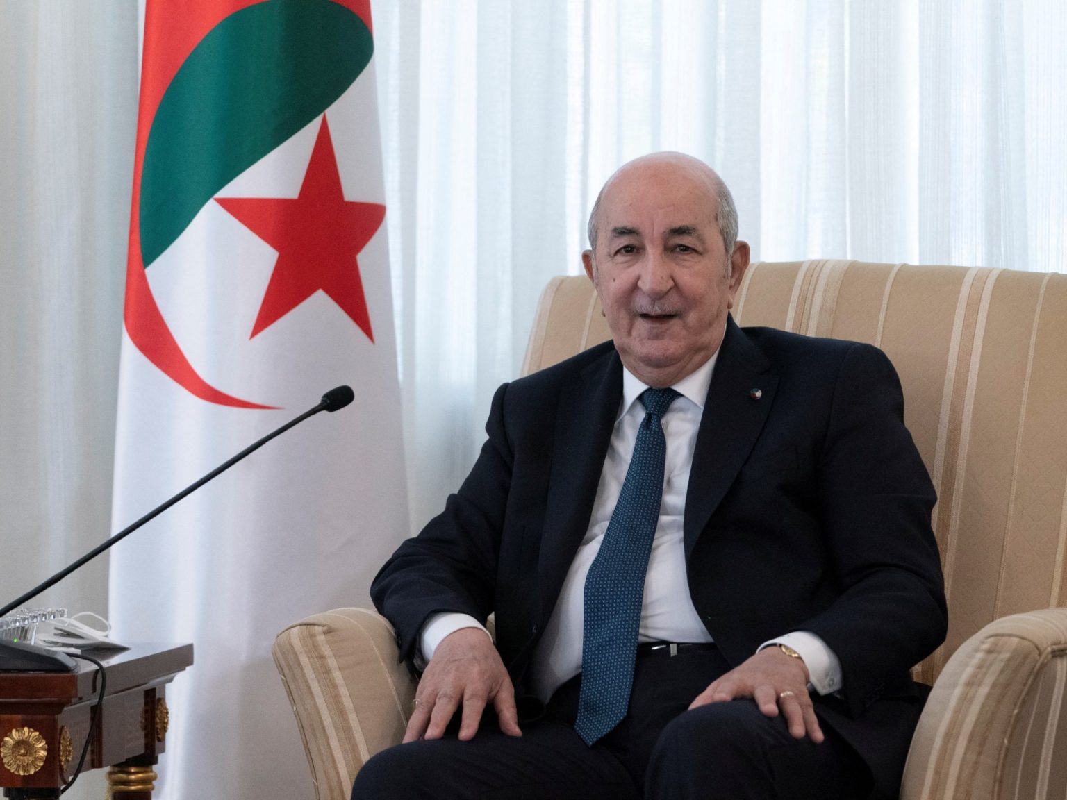 تبون: أوساط فرنسية متطرفة تحاول تزييف ملف الذاكرة