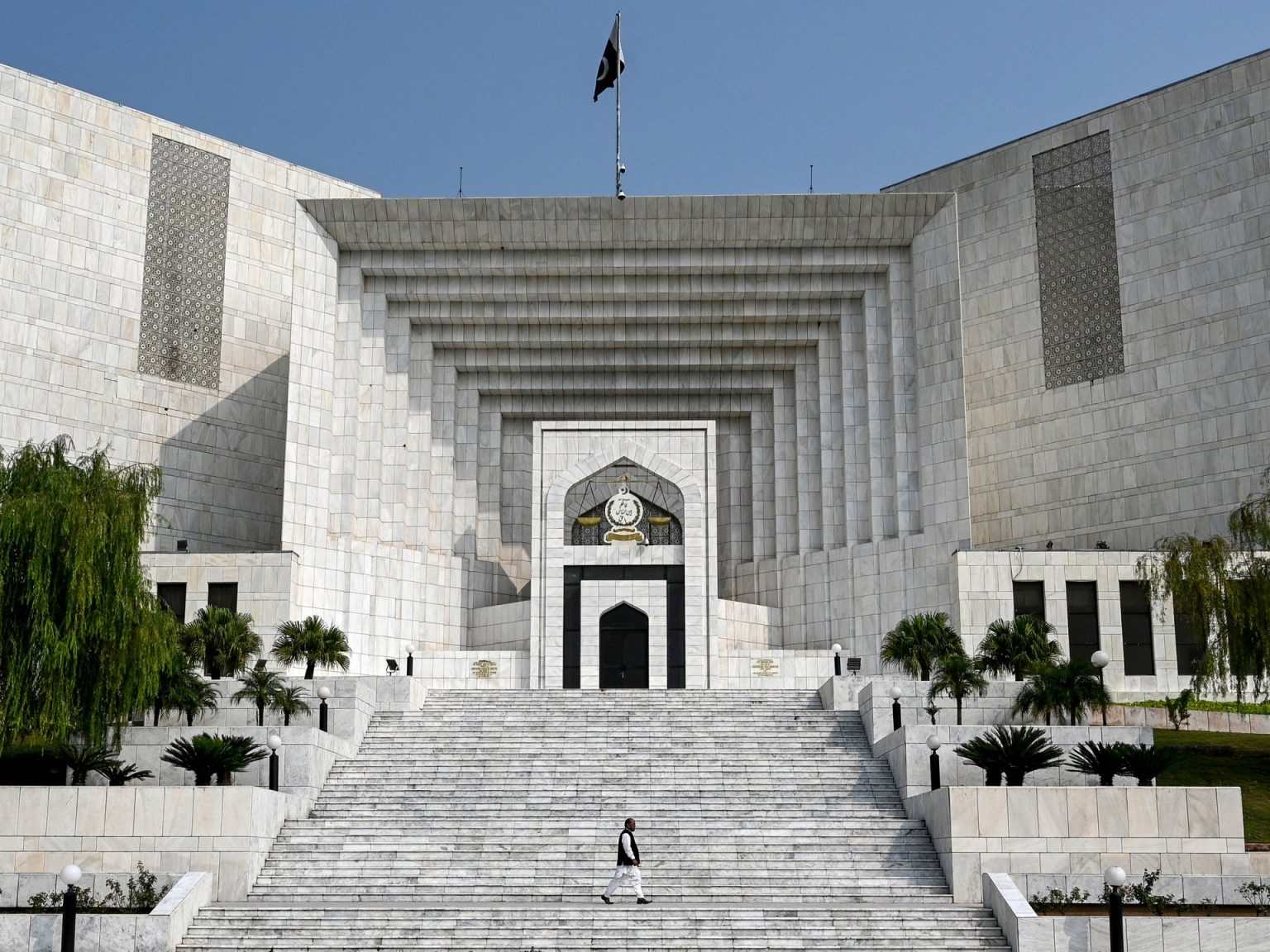 لماذا ترفض المعارضة الباكستانية التعديلات الدستورية الجديدة؟