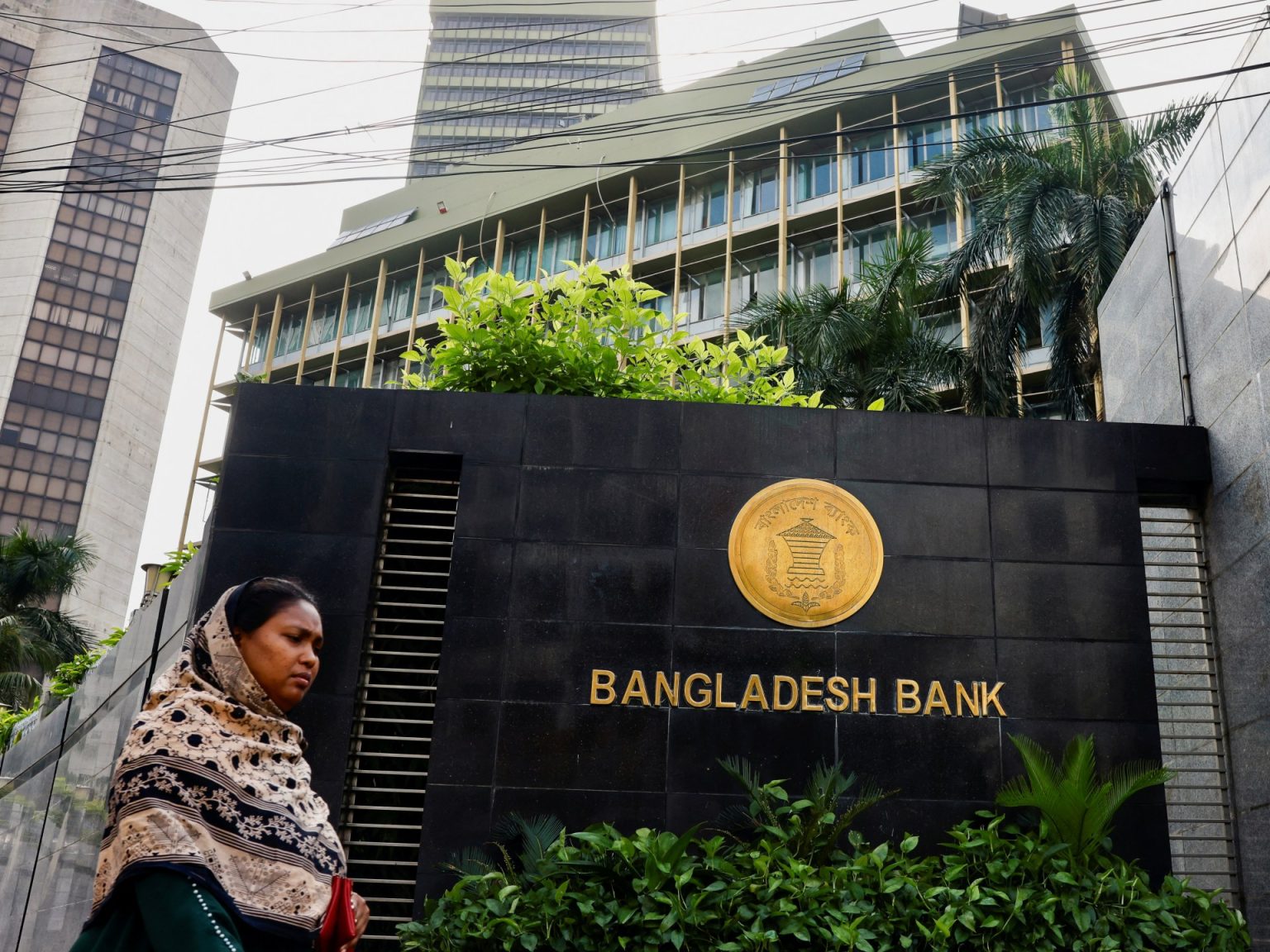 بنغلاديش.. اتهامات لرجال أعمال بسرقة 17 مليار دولار