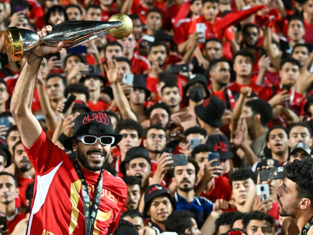 أزمة جديدة بين الأهلي المصري ولاعبه “كهربا”