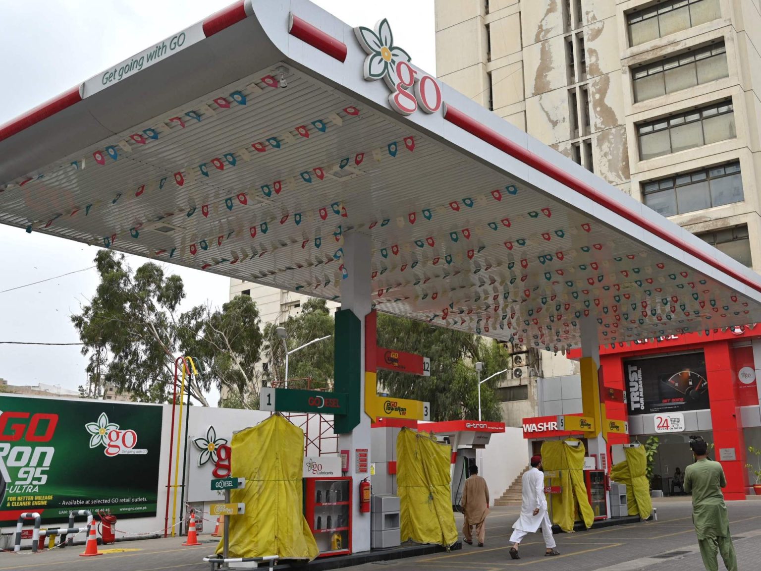 ارتفاع الضرائب يوسع رقعة الاحتجاجات في باكستان