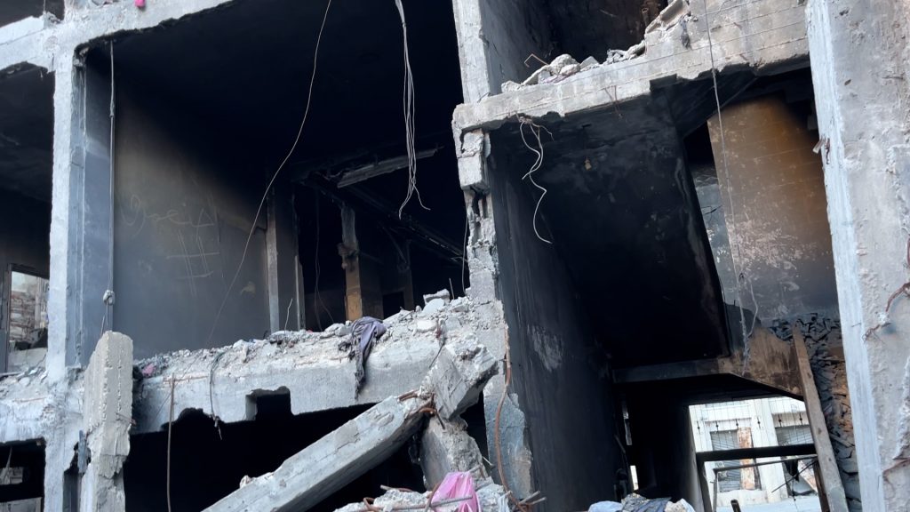 شاهد- قصة طفلين نجوا بعد إبادة عائلتهما بغزة