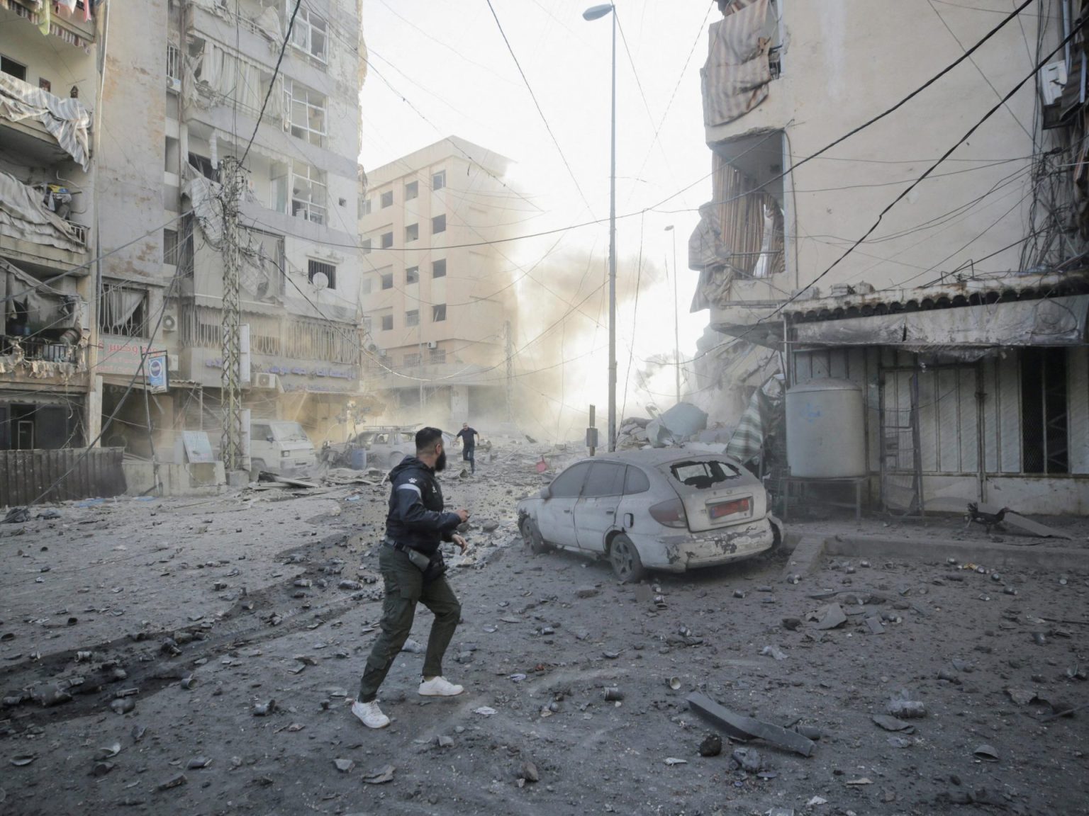 لماذا خفضت إسرائيل سقف أهدافها بلبنان بعد هجوم إيران؟