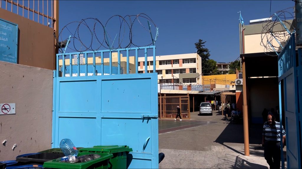 قلق بين اللاجئين الفلسطينيين بعد إغلاق الأونروا مركز إيواء بصيدا