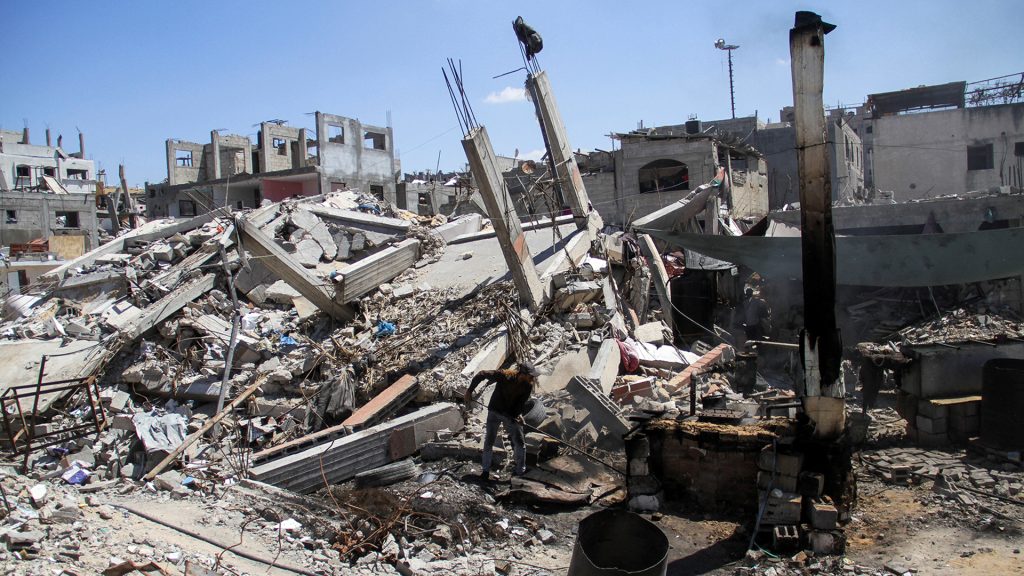 خبير عسكري: حزب الله يعتمد إستراتيجيات دفاعية معقدة في جبهة جنوب لبنان