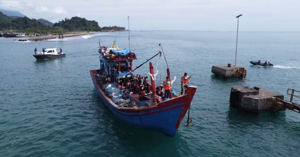 تواصل أزمة نزوح الروهينغا عبر القوارب