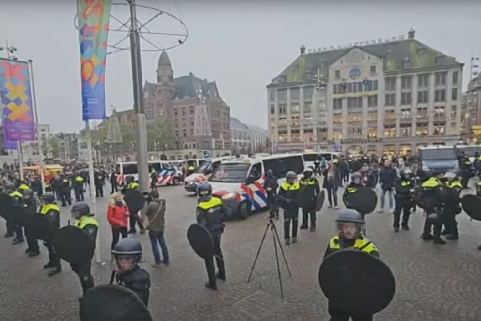 صحافة عالمية: الإسرائيليون في أمستردام استفزوا العرب وشتموا أطفال غزة