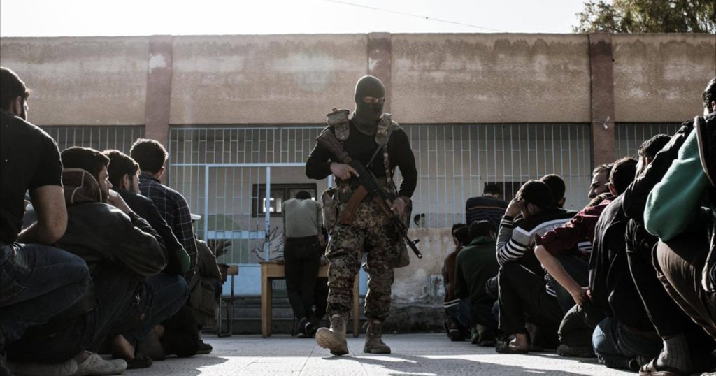 بينهم فارون من لبنان.. شبكة حقوقية: 213 حالة احتجاز تعسفي بسوريا في شهر