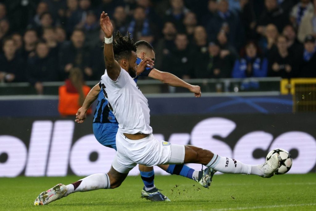 مدرب أستون فيلا: لمسة اليد الغريبة قضت على آمالنا أمام بروغ