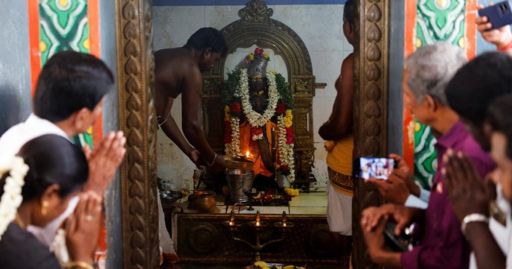 في قرية جدها الهندي.. صلاة من أجل فوز هاريس بالرئاسة الأميركية