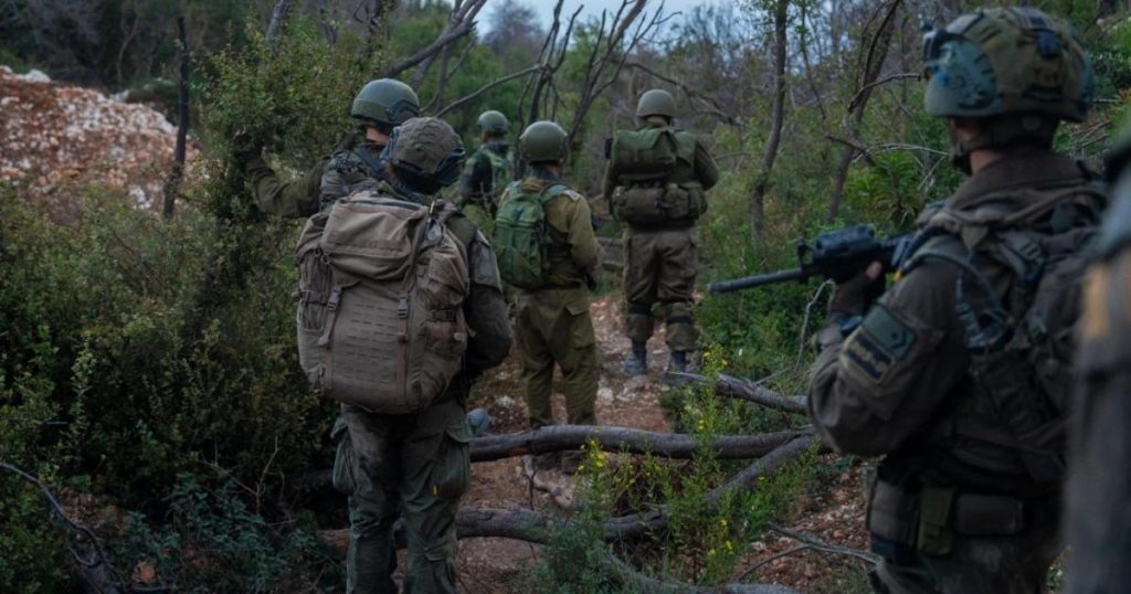 مقتل ضابط إسرائيلي.. الاحتلال يفجّر منازل في بلدات لبنانية حدودية