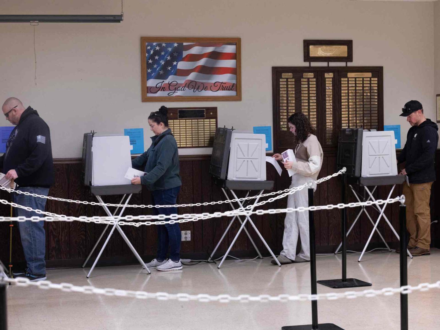 تفاصيل كل ساعة من يوم الانتخابات الأميركية