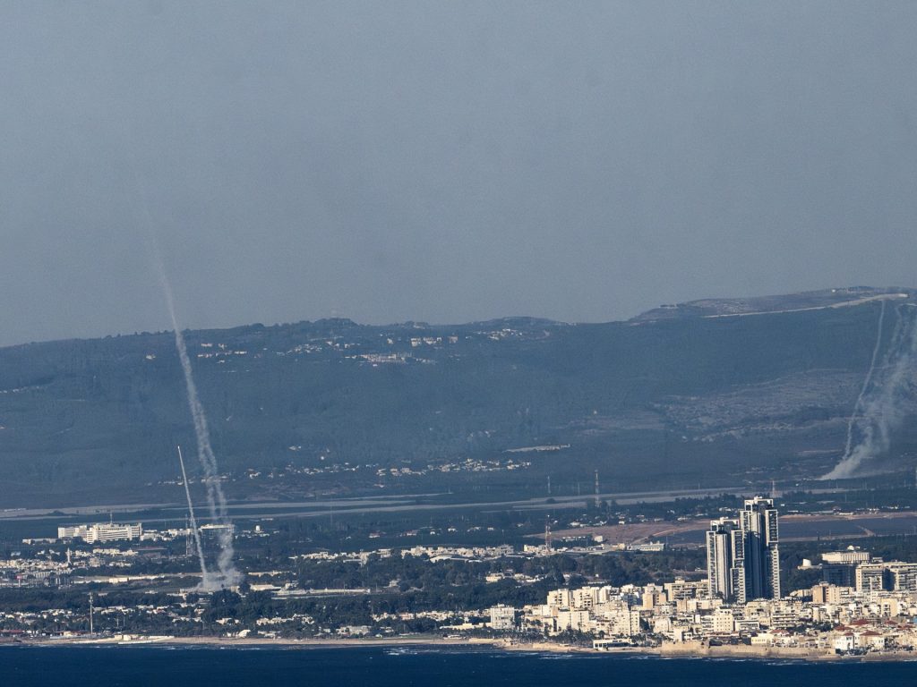 حزب الله يقصف 13 مستوطنة والجيش الإسرائيلي يخفق في إسقاط مسيّرة