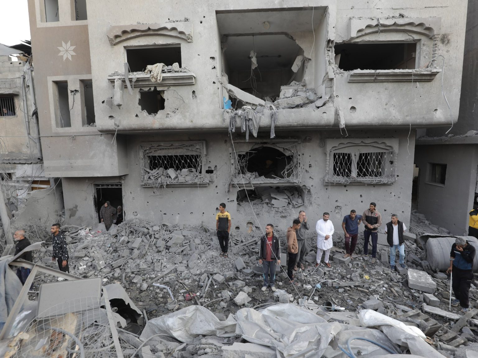 شهداء وجرحى في غارات إسرائيلية متواصلة على قطاع غزة