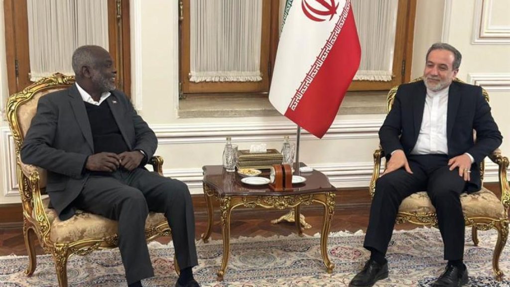 وزير المالية السوداني: اتفاق على زيادة وتيرة التعاون مع إيران