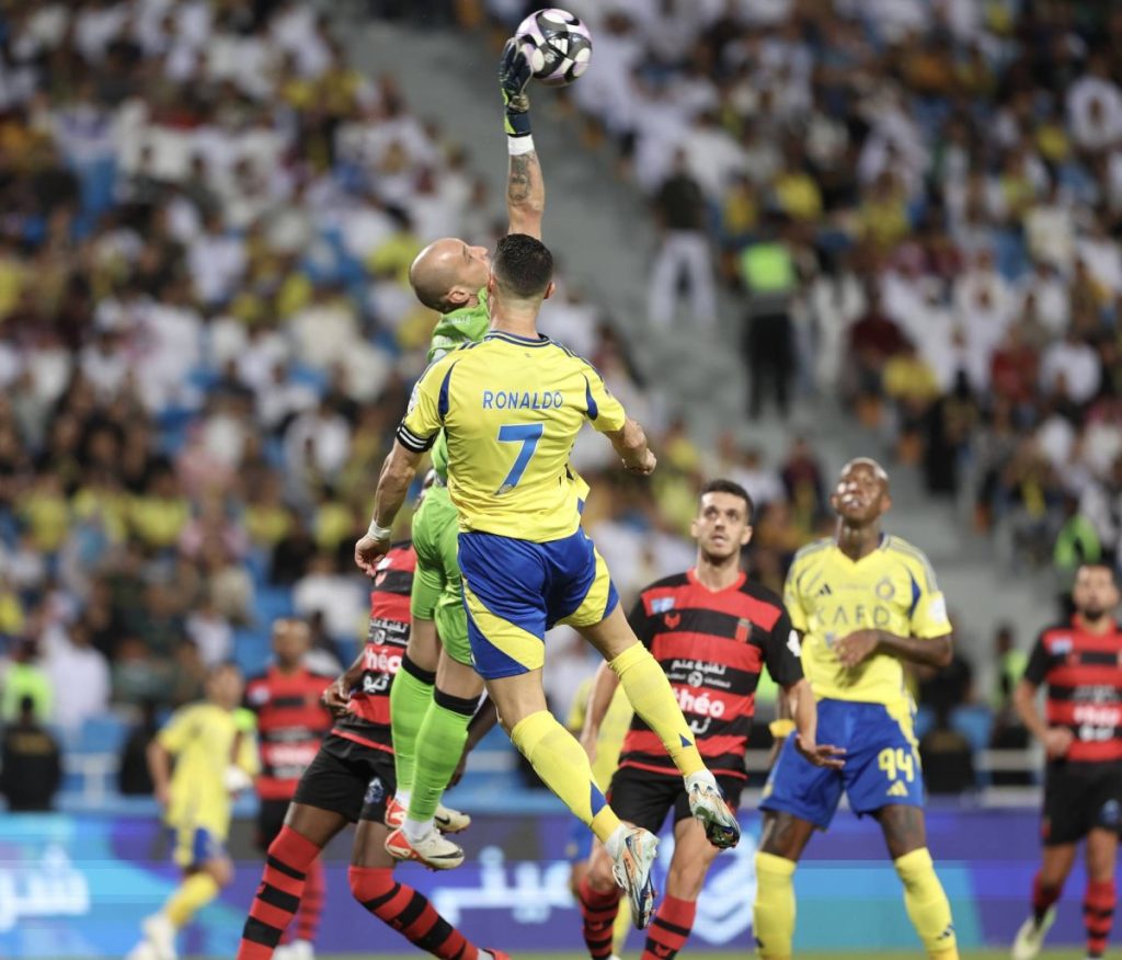 صراع محموم بين الهلال والاتحاد على صدارة الدوري السعودي