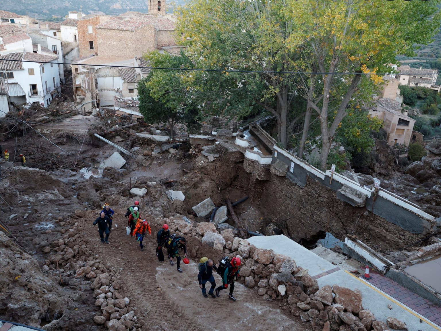 فيضانات إسبانيا المروعة تكشف: شركات النفط الكبرى تقتلنا