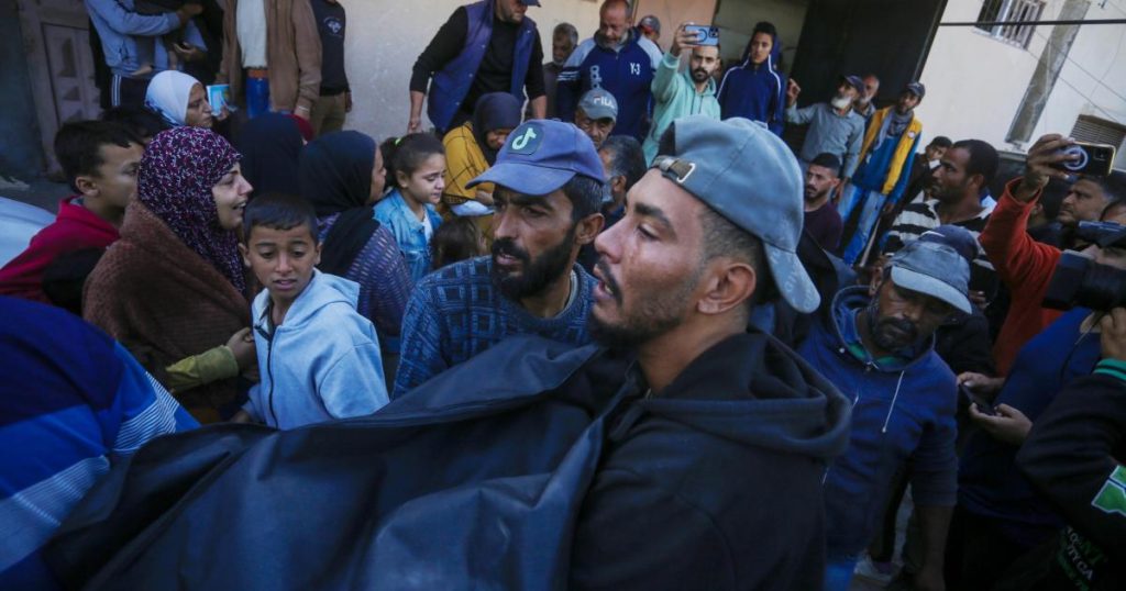 استهدف طواقم طبية في جباليا النزلة.. الاحتلال يكثّف قصفه على شمال غزة