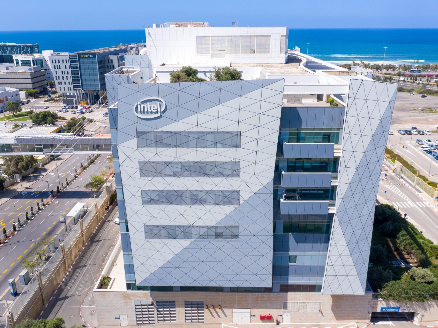 غلوبس: إنتل إسرائيل تواجه موجة تسريحات تاريخية وسط أزمة مالية