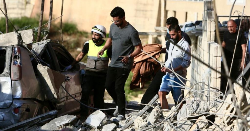 غارات على لبنان.. حزب الله يستهدف مواقع الاحتلال برشقات صاروخية