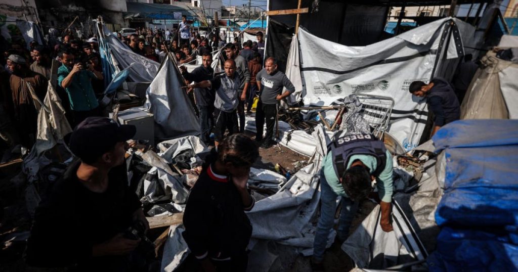 للمرة التاسعة.. الاحتلال يستهدف خيام النازحين في مستشفى شهداء الأقصى
