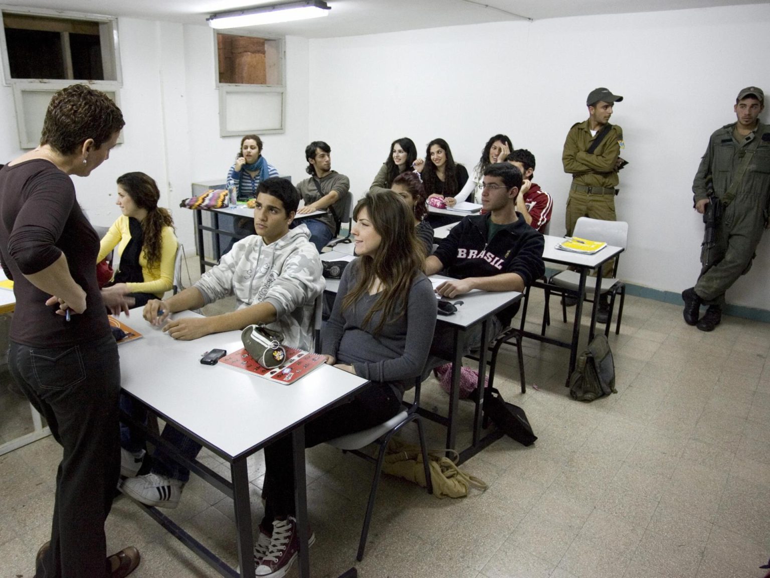 استطلاع: 63% من الطلاب الإسرائيليين يفكرون في ترك المدارس