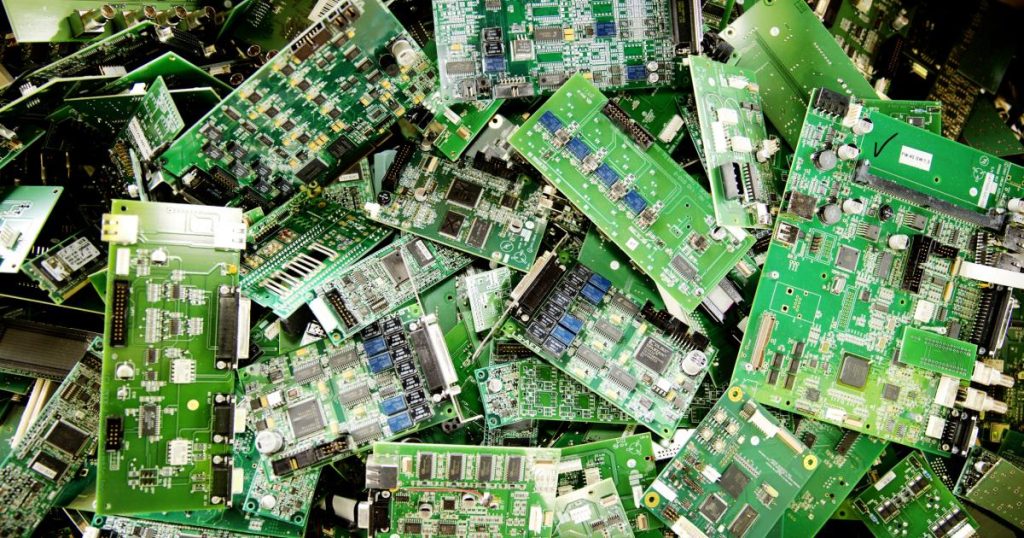 ينتج ملايين الأطنان.. الذكاء الاصطناعي يفاقم أزمة النفايات الإلكترونية
