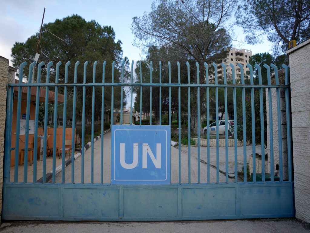 تسلسل استهداف الاحتلال للأونروا وصولا إلى حظرها بالقدس