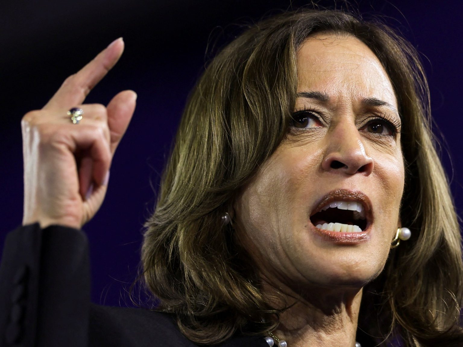 هاريس تندد بتصريحات ترامب “المهينة جدا” للنساء