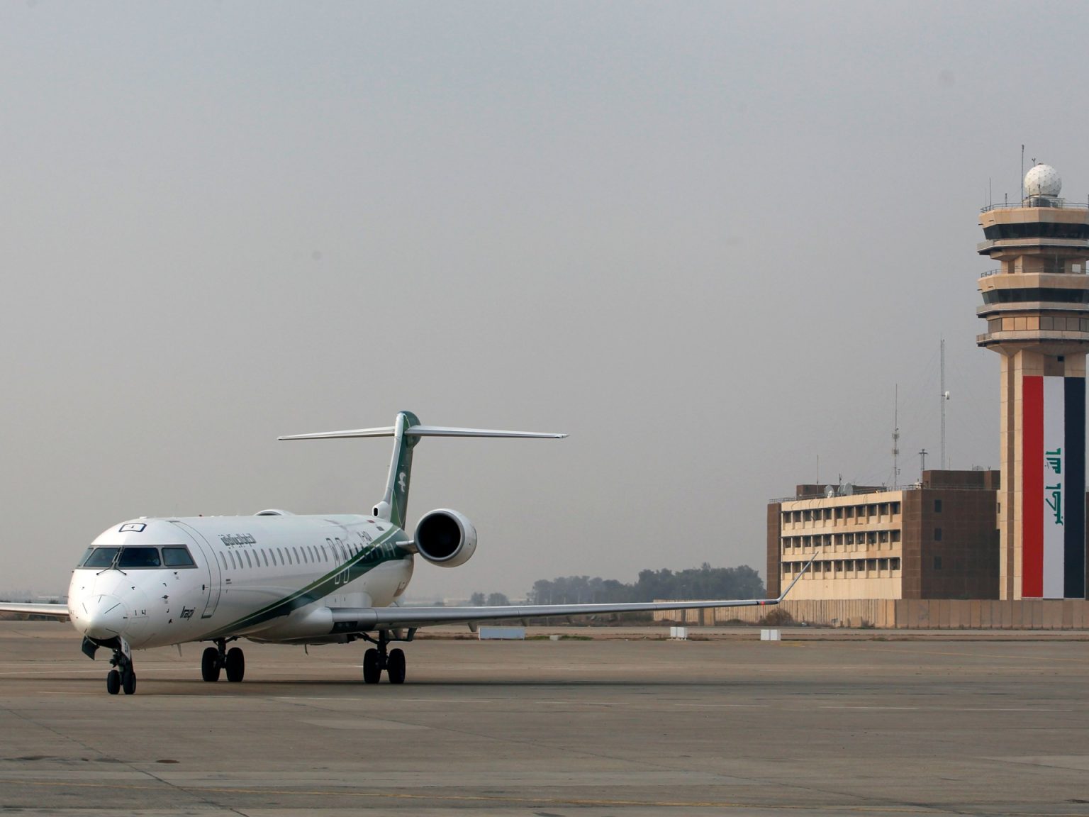 أين وصلت جهود العراق لرفع الحظر عن خطوطه الجوية؟